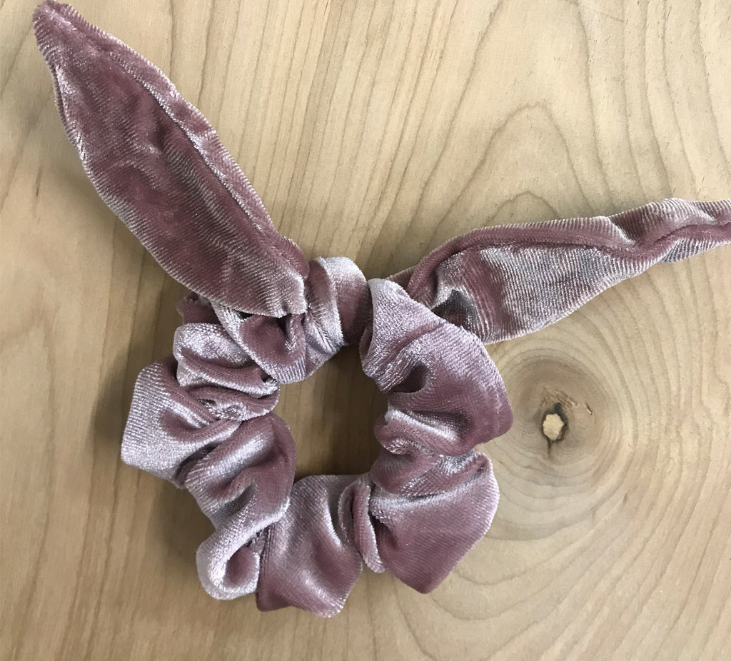 velvet bow scrunchie: blush